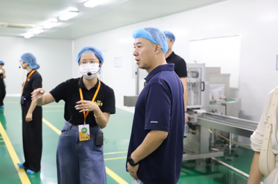 多家官媒探访小浣熊透明工厂,揭开新舒适婴童护理的神秘面纱